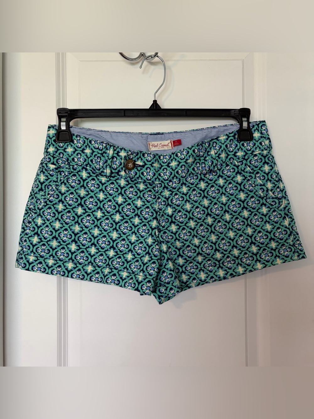 Red Camel  Teal Patterned Women's Shorts
Size 7
